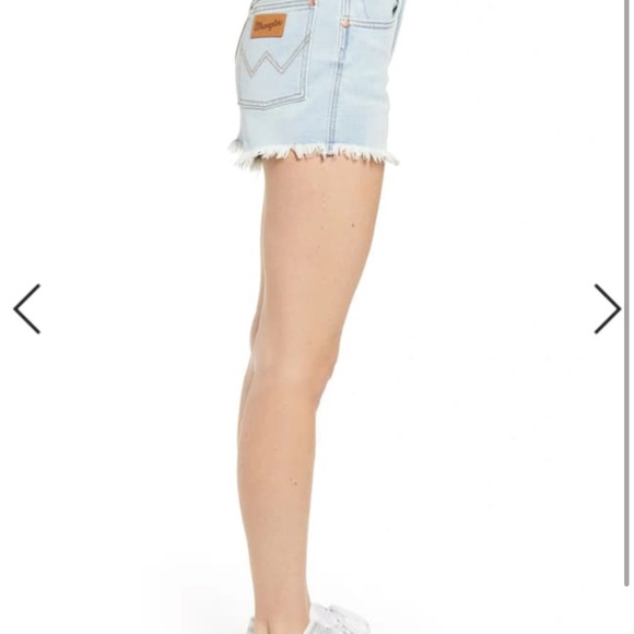 Wrangler high rise cut off Jean shorts in Leo - Picture 5 of 5